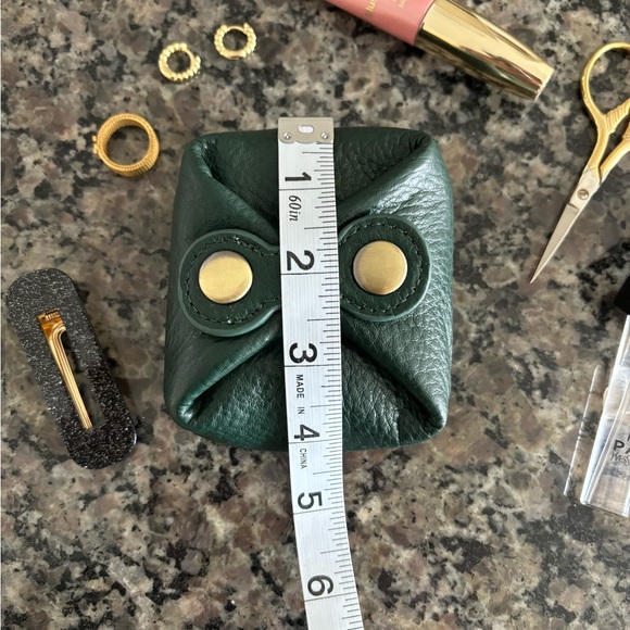 Mini green leather pouch travel case gold hardware snap button closure - Picture 3 of 4